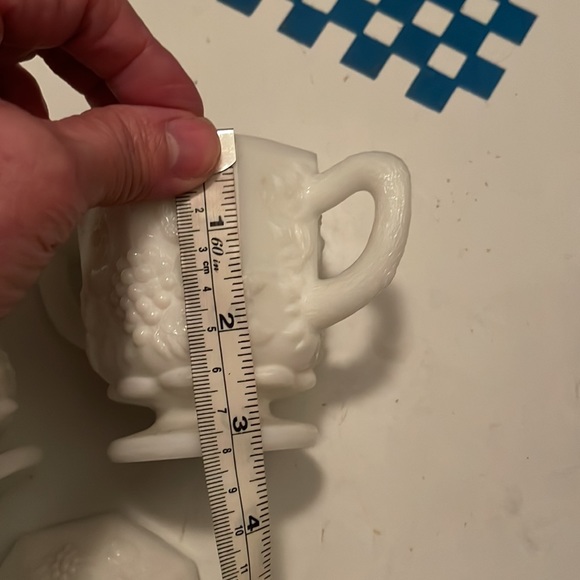 VINTAGE WESTMORELAND WHITE MILK GLASS SUGAR & CREAMER - Picture 5 of 7